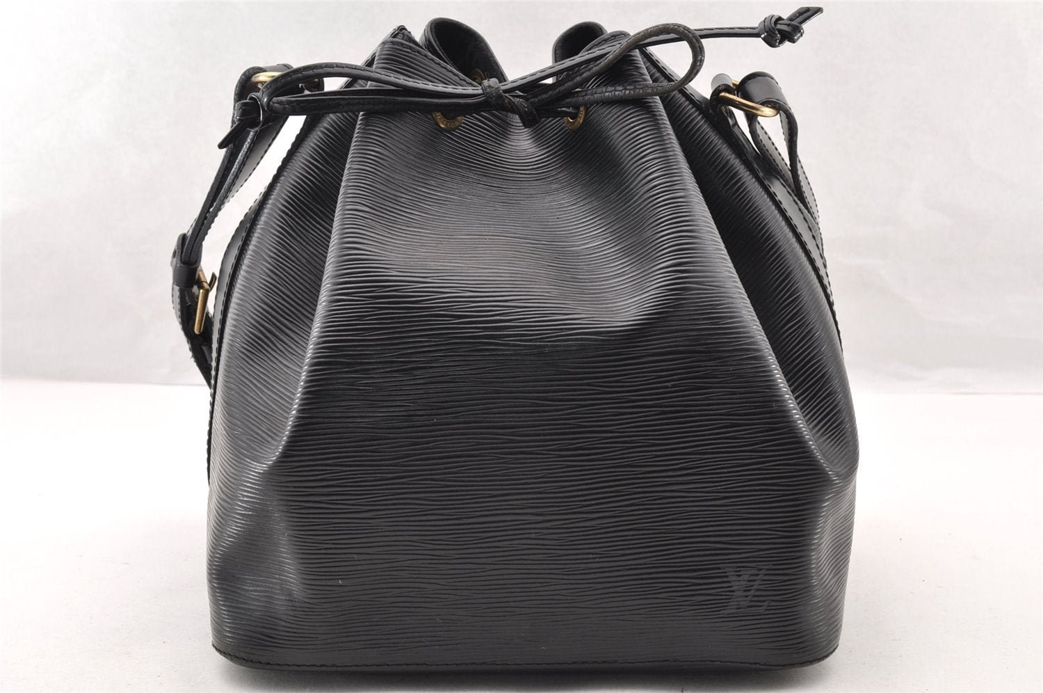 Authentic Louis Vuitton Epi Petit Noe Shoulder Drawstring Bag M59012 Black 7855I