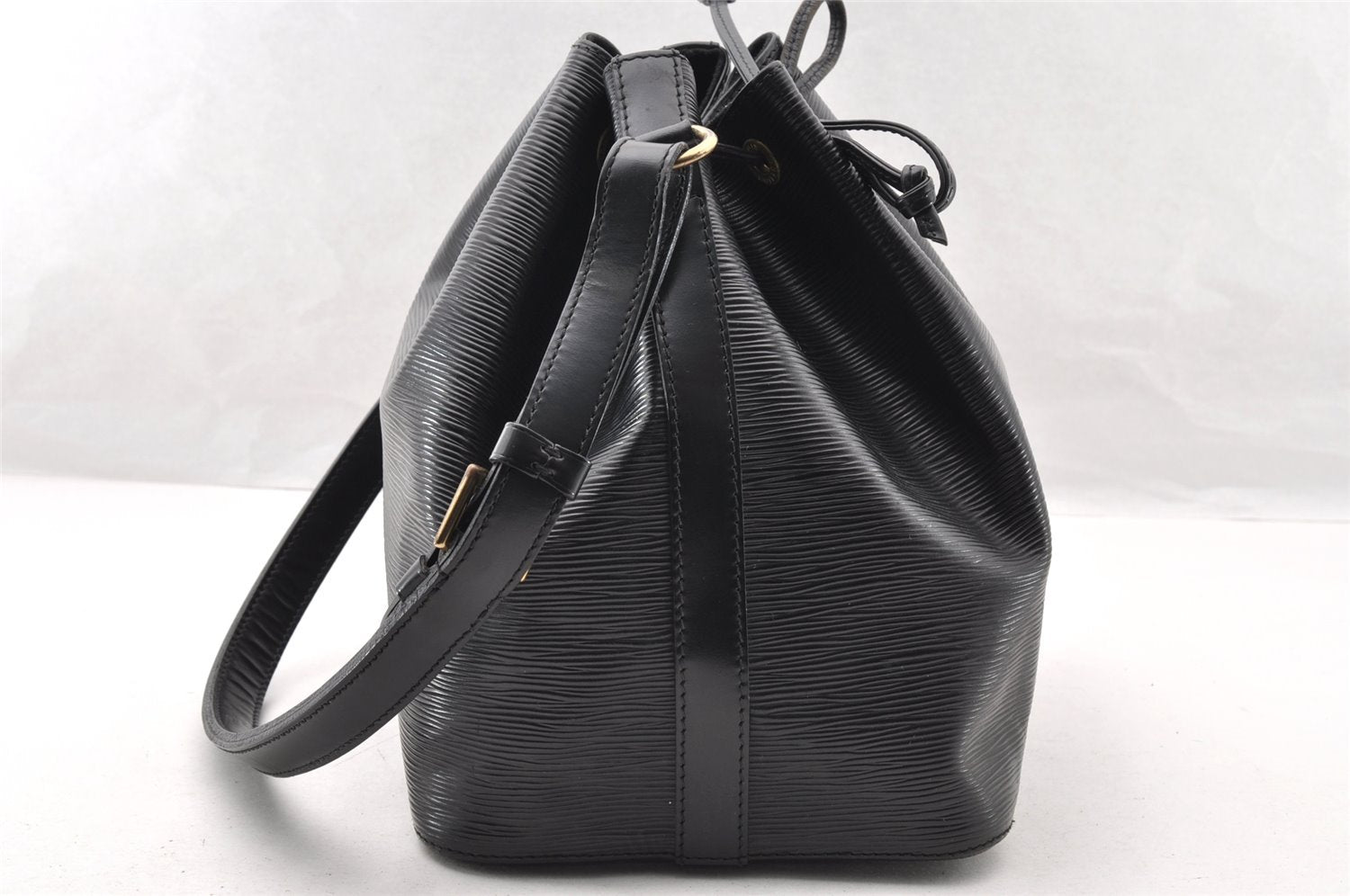Authentic Louis Vuitton Epi Petit Noe Shoulder Drawstring Bag M59012 Black 7855I