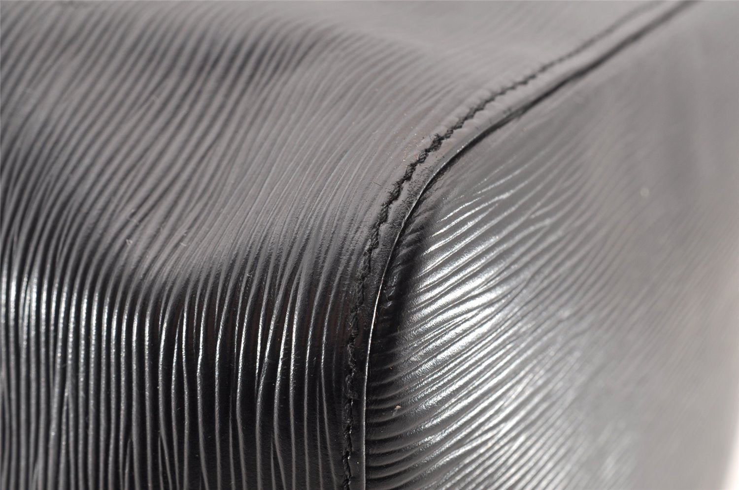 Authentic Louis Vuitton Epi Petit Noe Shoulder Drawstring Bag M59012 Black 7855I