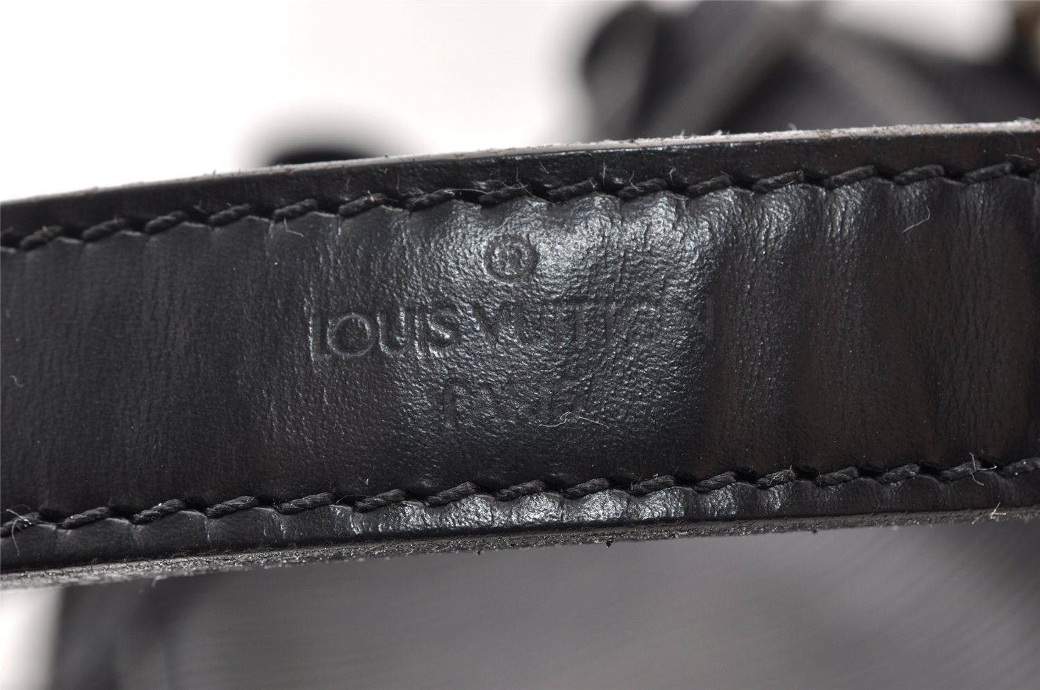 Authentic Louis Vuitton Epi Petit Noe Shoulder Drawstring Bag M59012 Black 7855I