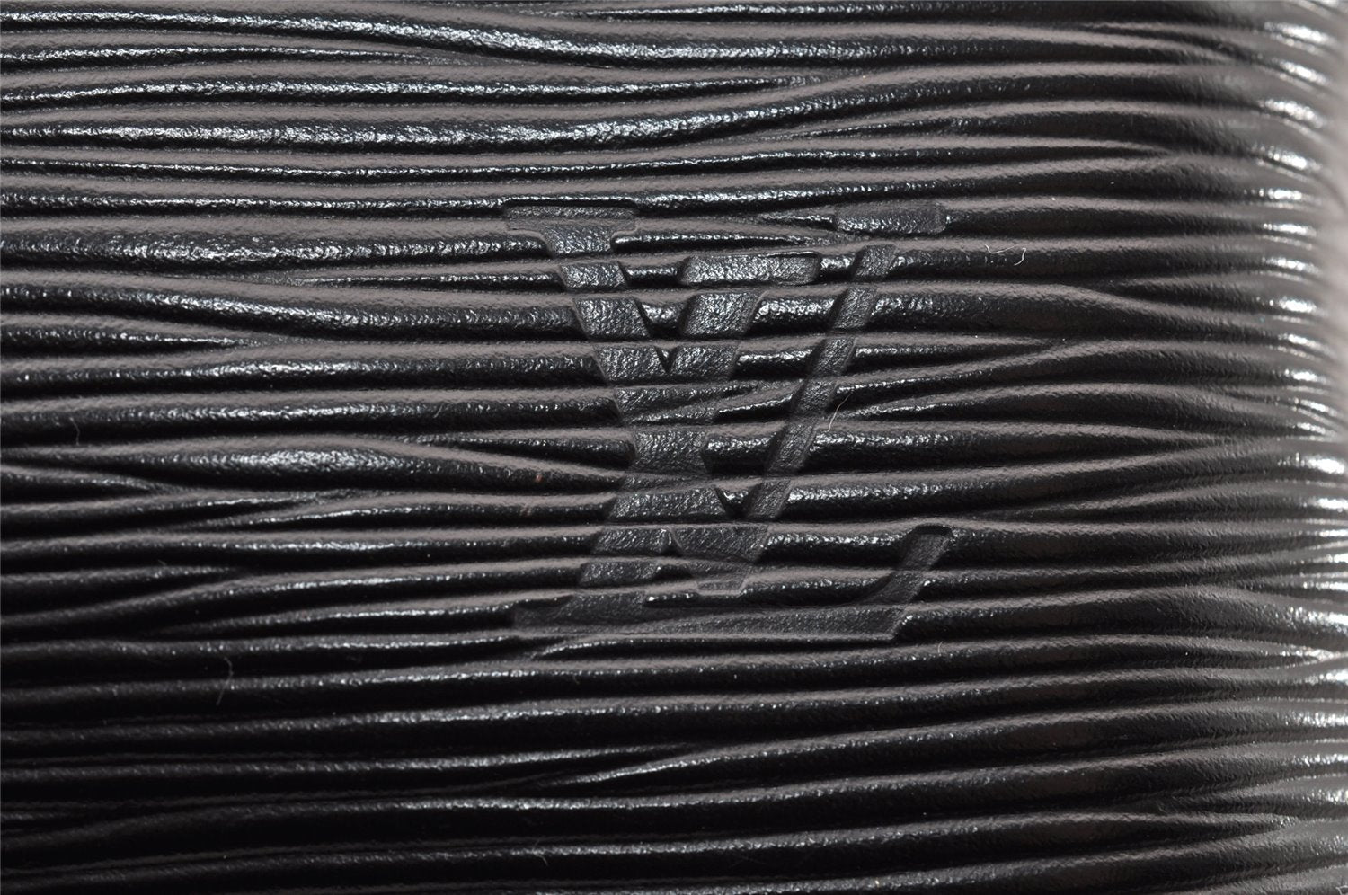 Authentic Louis Vuitton Epi Petit Noe Shoulder Drawstring Bag M59012 Black 7855I