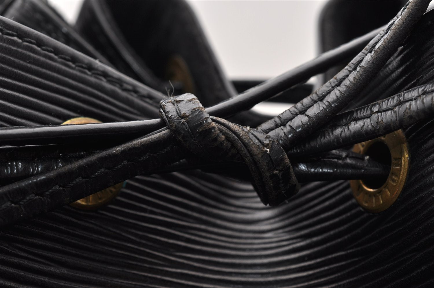 Authentic Louis Vuitton Epi Petit Noe Shoulder Drawstring Bag M59012 Black 7855I