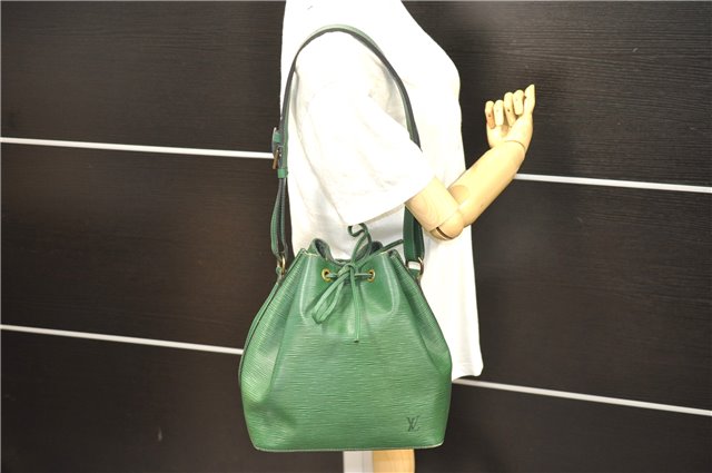 Authentic Louis Vuitton Epi Petit Noe Shoulder Bag Green M44104 LV 7899D