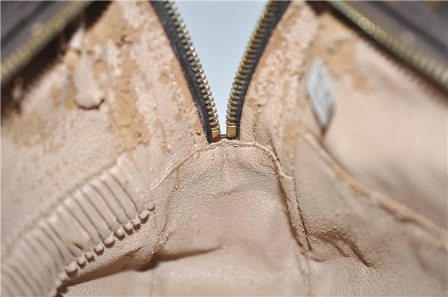 Auth LOUIS VUITTON Monogram Trousse Toilette 28 Clutch Hand Bag M47522 LV 8022C