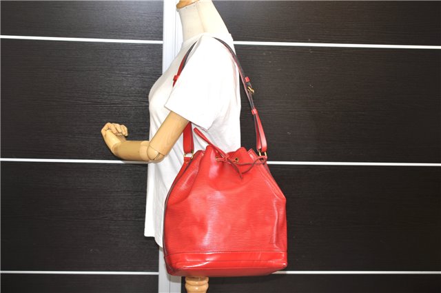 Authentic Louis Vuitton Epi Noe Shoulder Drawstring Bag Red M44007 LV 8059E