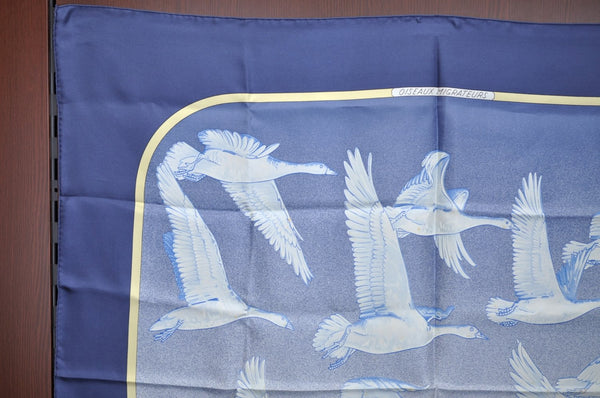 Authentic HERMES Carre 90 Scarf "OISEAUX MIGRATEURS" Silk Navy 8079G