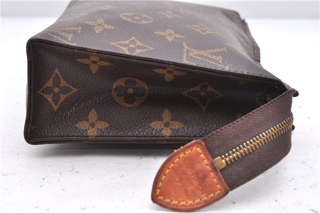 Auth Louis Vuitton Monogram Trousse Toilette 18 Clutch Hand Bag M47526 LV 8149D