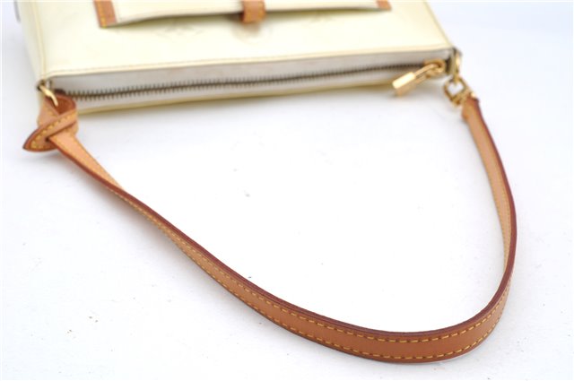 Authentic Louis Vuitton Vernis Mallory Square Shoulder Bag Ivory M91333 LV 8165F