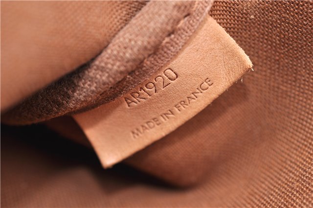 Auth LOUIS VUITTON Monogram Saumur 30 Shoulder Cross Body Bag M42256 LV 8250C