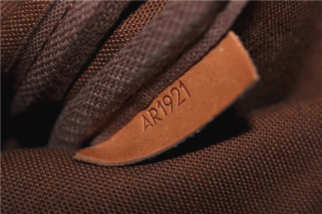 Auth LOUIS VUITTON Monogram Saumur 30 Shoulder Cross Body Bag M42256 LV 8397C