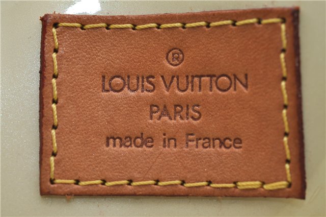 Authentic LOUIS VUITTON Vernis Reade PM Hand Bag Ivory White M91336 LV 8474C