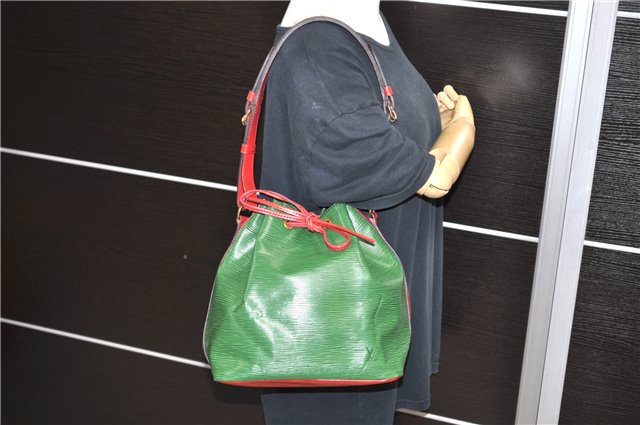 Auth Louis Vuitton Epi Petit Noe Bi-color Green x Red M44147 Shoulder Bag 9017C