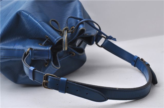 Authentic Louis Vuitton Epi Noe Blue Shoulder Bag M44005 LV 9077C