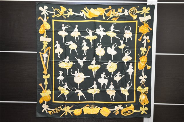 Authentic HERMES Carre 90 Scarf 