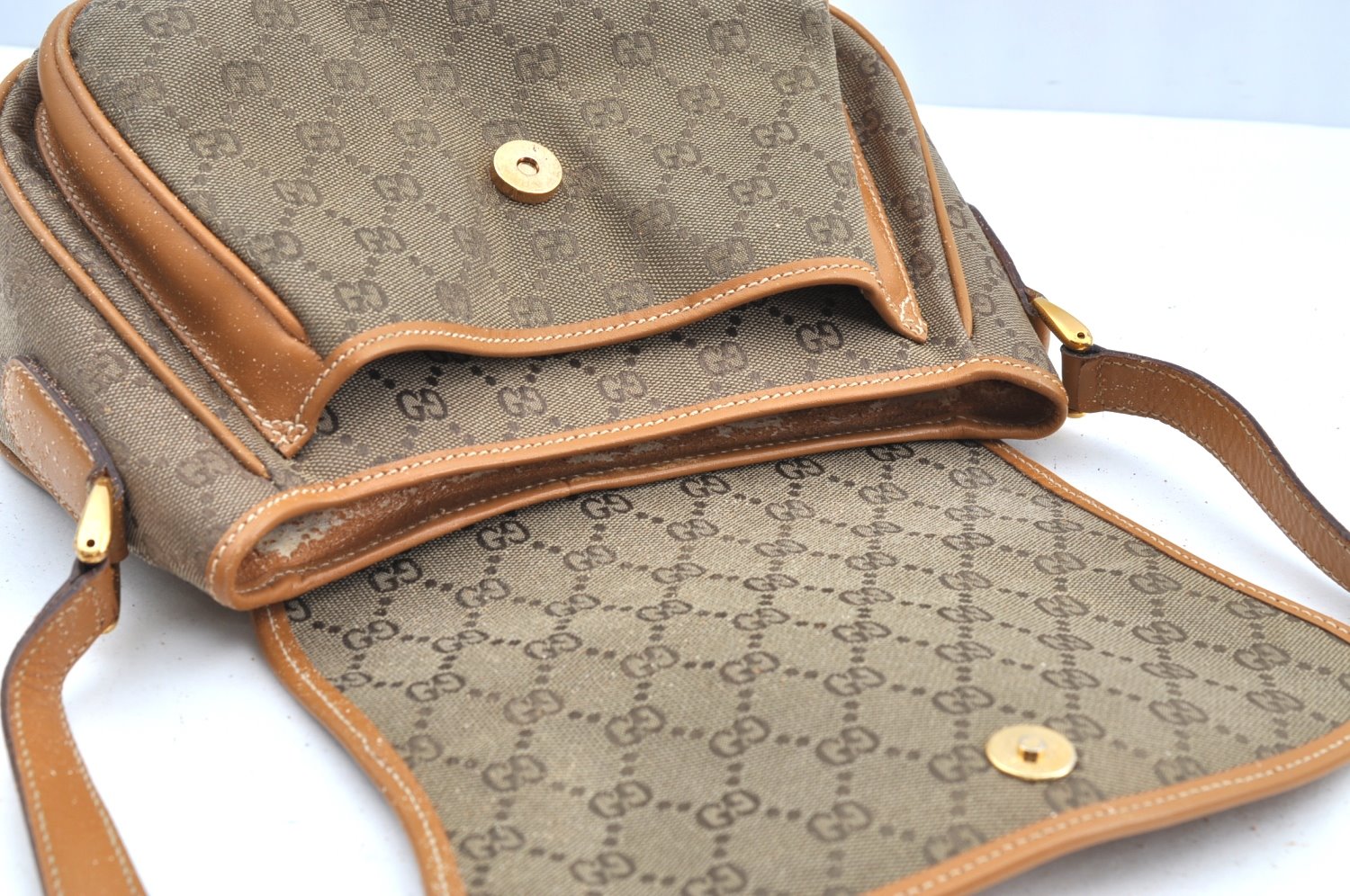 Authentic GUCCI Shoulder Cross Body Bag Purse GG Canvas Leather Brown Junk 9351G