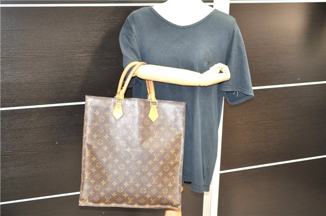 Authentic Louis Vuitton Monogram Sac Plat Hand Bag M51140 LV 9404C