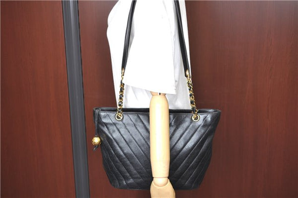Authentic CHANEL Caviar Skin V Stitch Chain Shoulder Tote Bag Black CC H1915