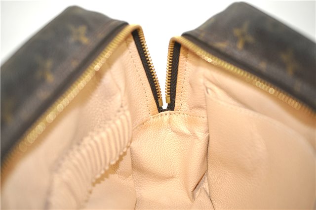 Auth Louis Vuitton Monogram Trousse Toilette 28 Clutch Hand Bag M47522 LV H6980