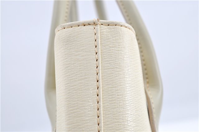 Authentic BURBERRY Vintage Leather Shoulder Bag Ivory H9092