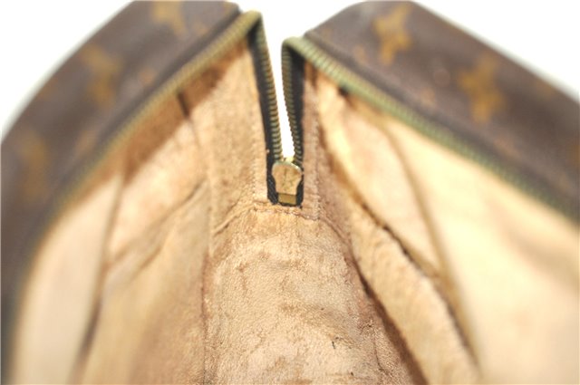 Auth Louis Vuitton Monogram Trousse Toilette 28 Clutch Hand Bag M47522 LV H9623