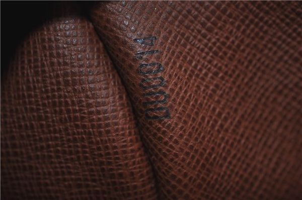 Authentic Louis Vuitton Monogram Papillon 28 Hand Bag LV J0551