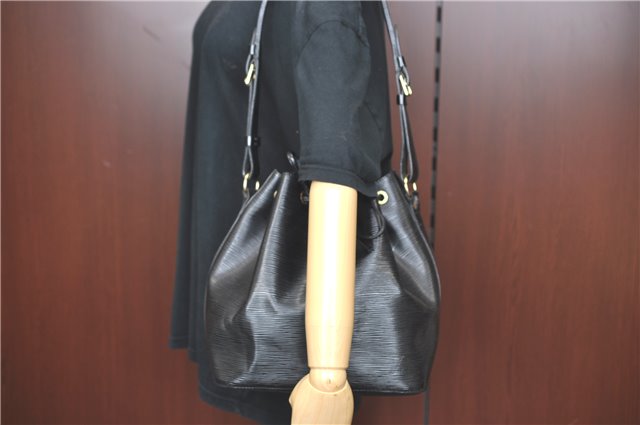 Authentic Louis Vuitton Epi Petit Noe Shoulder Bag Black M59012 LV J0644