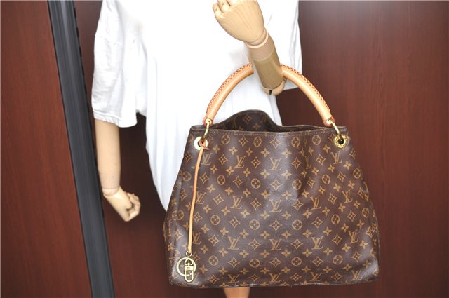 Authentic Louis Vuitton Monogram Artsy MM Shoulder Bag M40249 LV J0716