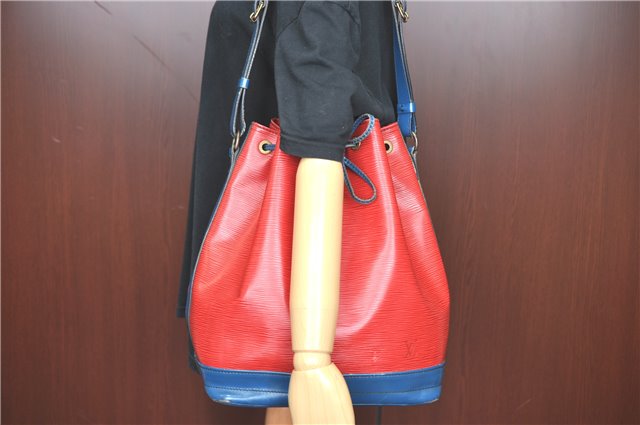Authentic Louis Vuitton Epi Noe Bi-color Red x Blue Shoulder Bag M44084 LV J1181