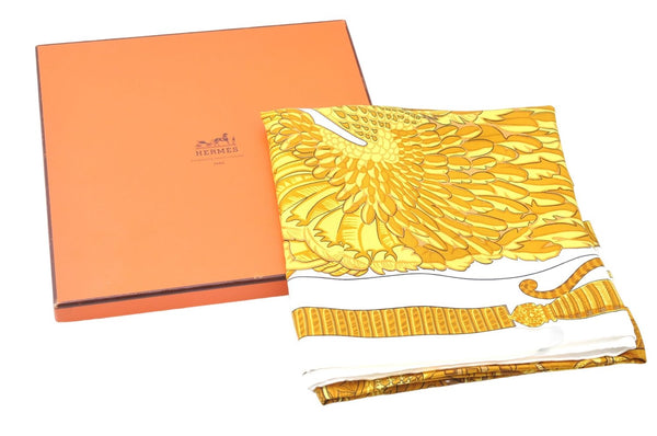 Authentic HERMES Carre 90 Scarf "ARMETS en PANACHE" Silk White Gold Box J1327