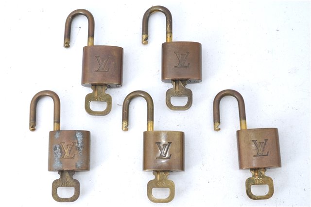 Authentic Louis Vuitton Padlock & Keys 10Set LV J1382