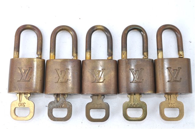 Authentic Louis Vuitton Padlock & Keys 10Set LV J1382