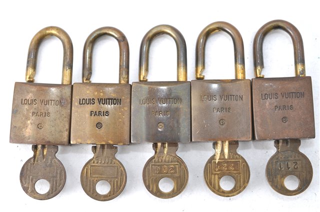 Authentic Louis Vuitton Padlock and Key 10Set Old Model LV J1384