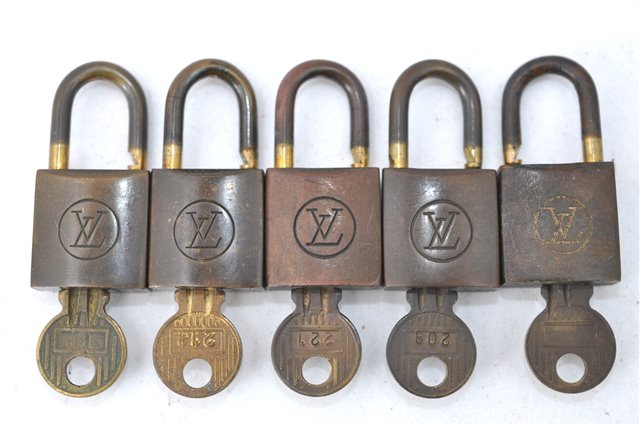 Authentic Louis Vuitton Padlock and Key 10Set Old Model LV J1384