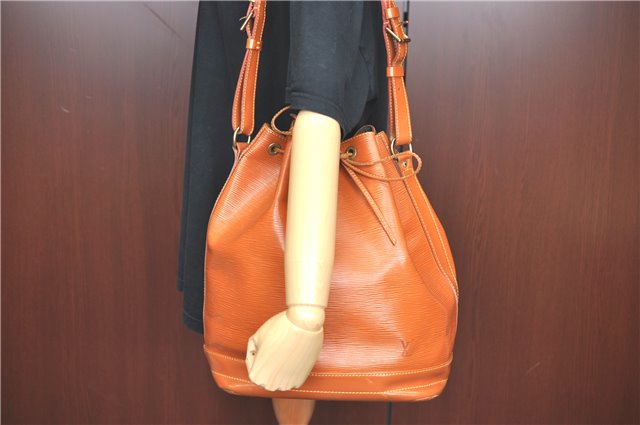 Authentic Louis Vuitton Epi Noe Shoulder Bag Brown M44028 LV J2132