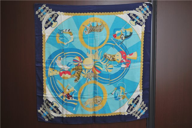 Authentic HERMES Carre 90 Scarf 