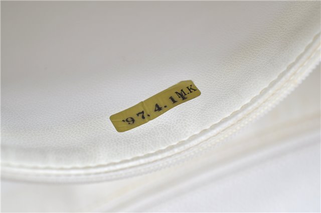 Authentic CHANEL Caviar Skin CC Logo Shoulder Tote Bag White J4455