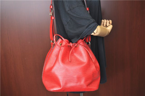 Authentic Louis Vuitton Epi Petit Noe Shoulder Drawstring Bag M44107 Red J6014
