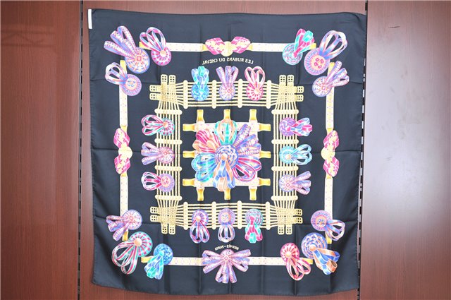 Authentic HERMES Carre 90 Scarf 