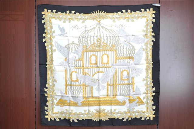 Authentic HERMES Carre 90 Scarf 