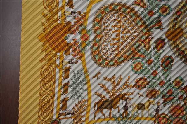 Authentic HERMES Pleats Scarf 