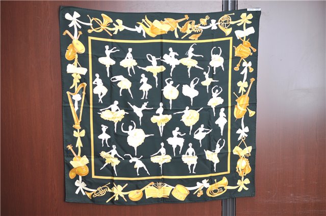 Authentic HERMES Carre 90 Scarf 