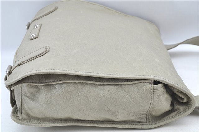 Auth BALENCIAGA Utility Messenger Shoulder Bag Leather 272807 Light Green J8857