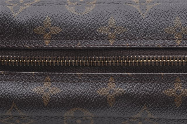 Auth Louis Vuitton Monogram Trousse Toilette 28 Clutch Hand Bag M47522 LV J8895