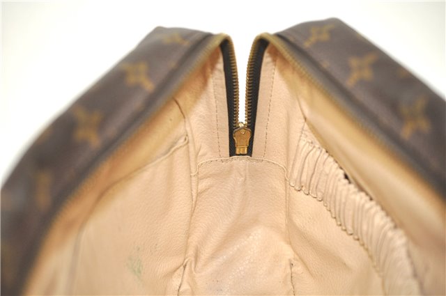 Auth Louis Vuitton Monogram Trousse Toilette 28 Clutch Hand Bag M47522 LV J8895