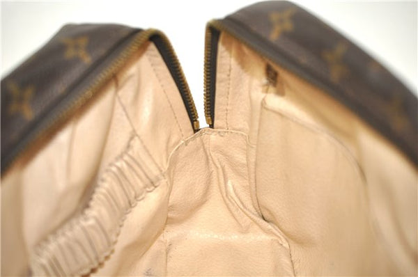 Auth Louis Vuitton Monogram Trousse Toilette 28 Clutch Hand Bag M47522 LV J8895