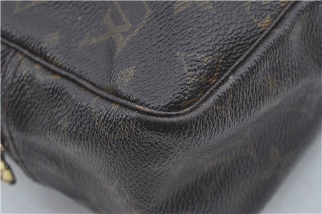 Auth Louis Vuitton Monogram Trousse Toilette 28 Clutch Hand Bag M47522 LV J8937