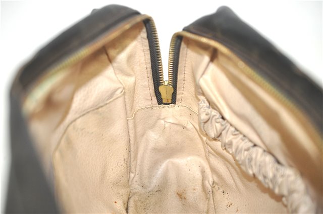 Auth Louis Vuitton Monogram Trousse Toilette 28 Clutch Hand Bag M47522 LV J8937