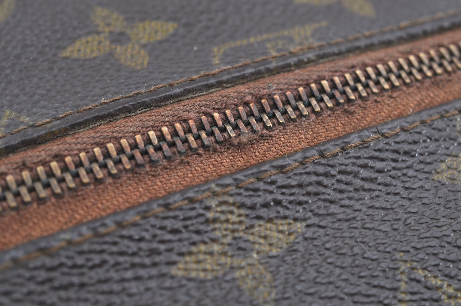 Authentic Louis Vuitton Monogram Pochette Sport Clutch Hand Bag Old Model J9095