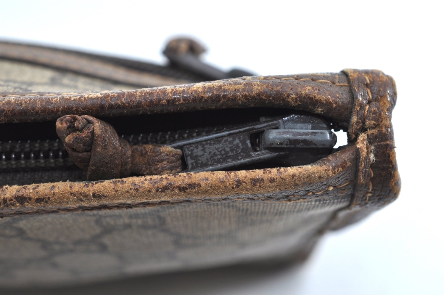 Authentic GUCCI Clutch Hand Bag Purse GG Plus PVC Leather Brown J9157