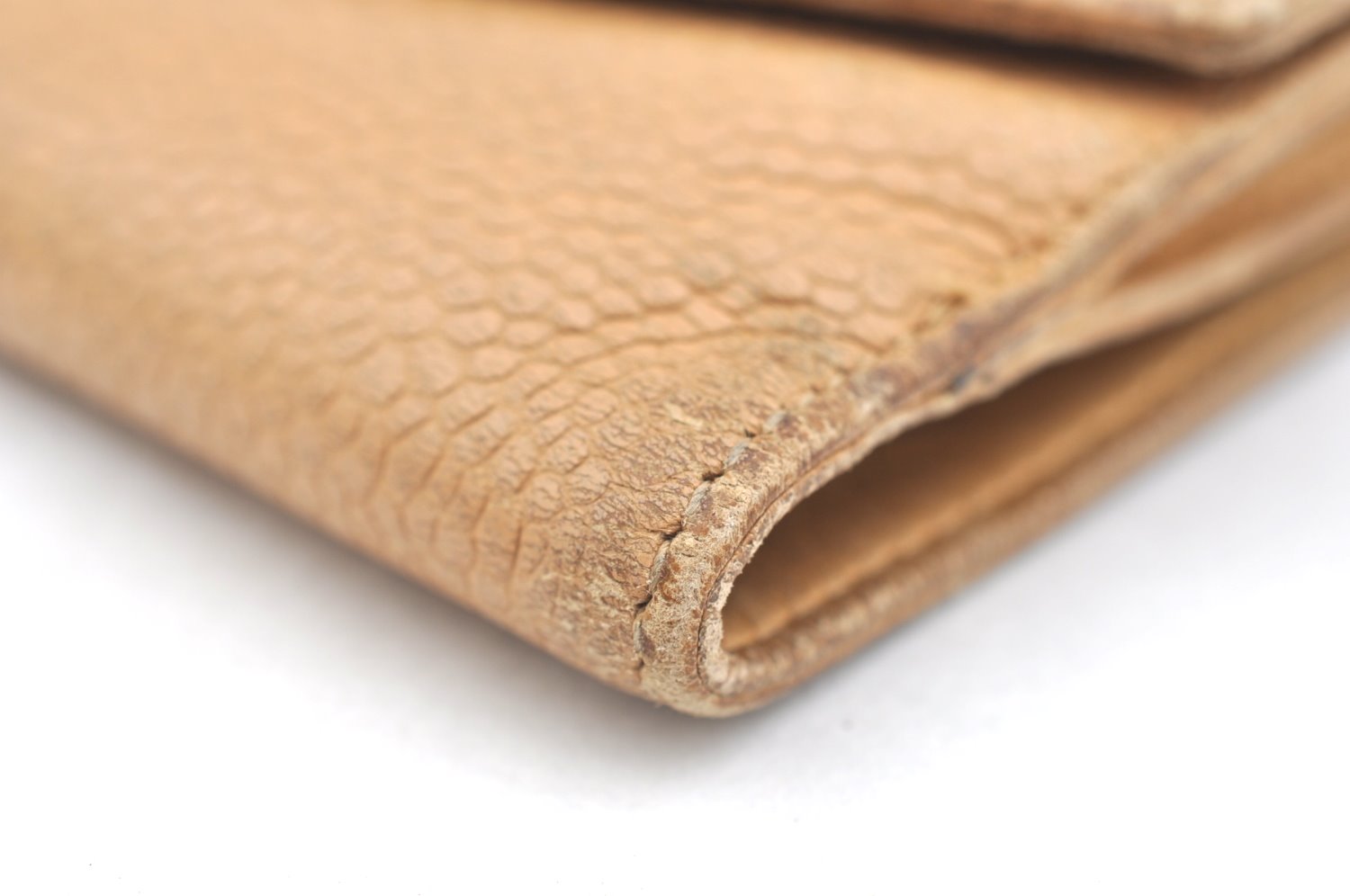 Authentic CHANEL Caviar Skin CC Logo Bifold Wallet Purse Beige J9213